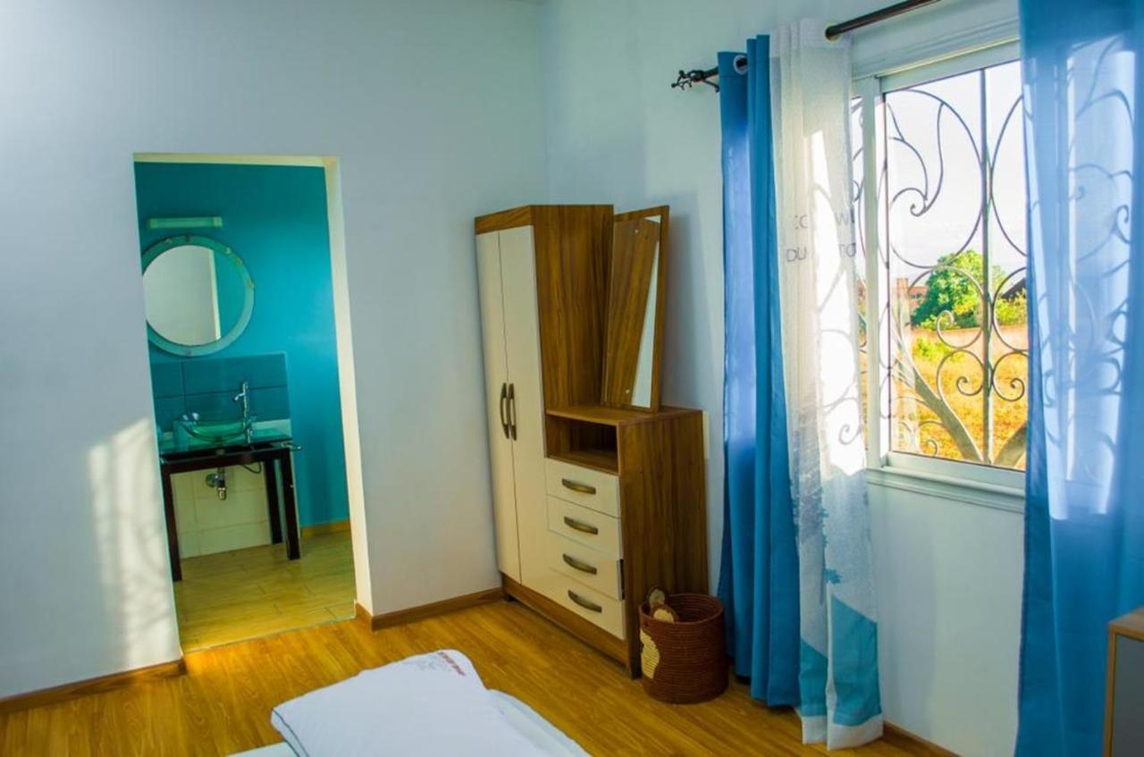 Room In Villa - The Blue Room Is An Accent Of Modernity In The Silence Of The Surrounding Garden Antananarivo Kültér fotó