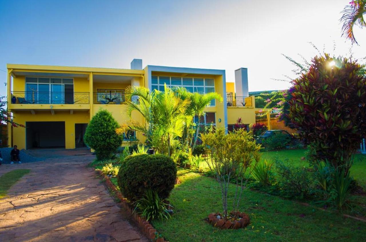 Room In Villa - The Blue Room Is An Accent Of Modernity In The Silence Of The Surrounding Garden Antananarivo Kültér fotó